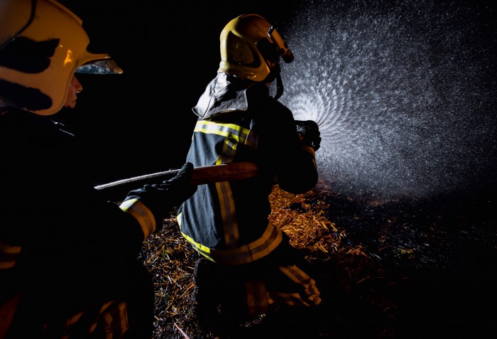 Фото Обязанности пожарных в России и США