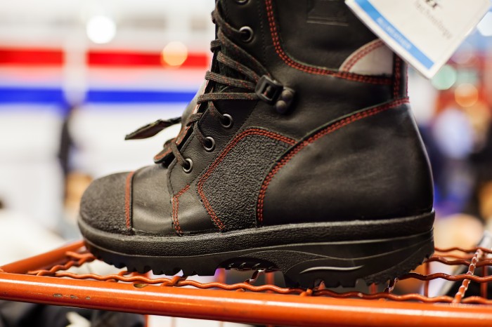 Фото Виды обуви для пожарных и их отличия